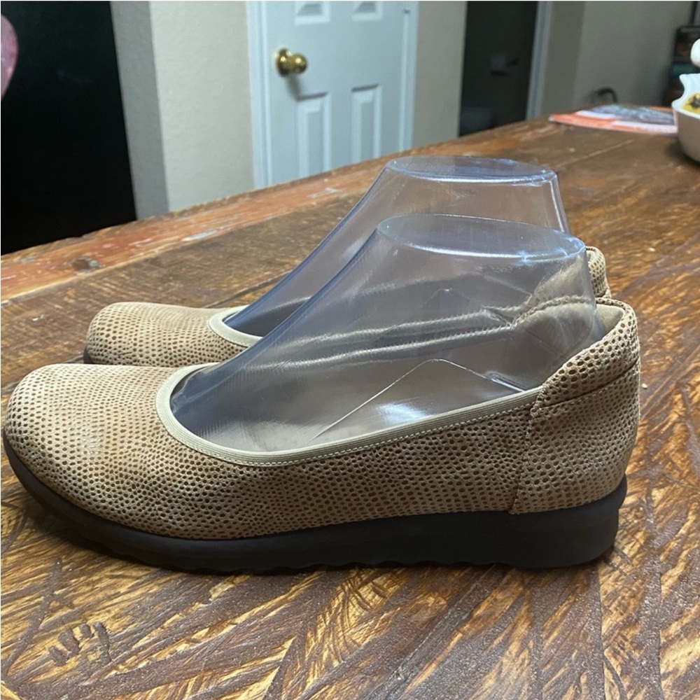 Vaneli Printed Leather Wedge Pumps Donia Taupe Tan Slip On Loafers Size 7.5 - Picture 6 of 10
